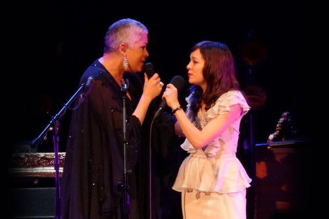 eugenia leon y natalia lafourcade ccr